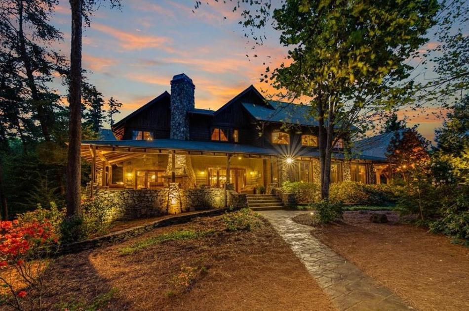 Photos Priciest House On Georgia S Most Expensive Lake Just Sold In   Lake Blue Ridge House Porches 